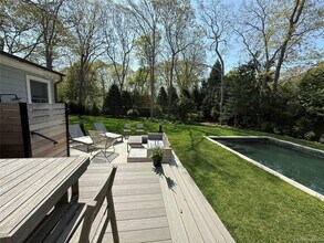 11 Post Crossing in East Quogue, NY - Building Photo - Building Photo