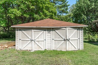 42 Hwy 8 in Hamilton, ON - Building Photo - Building Photo