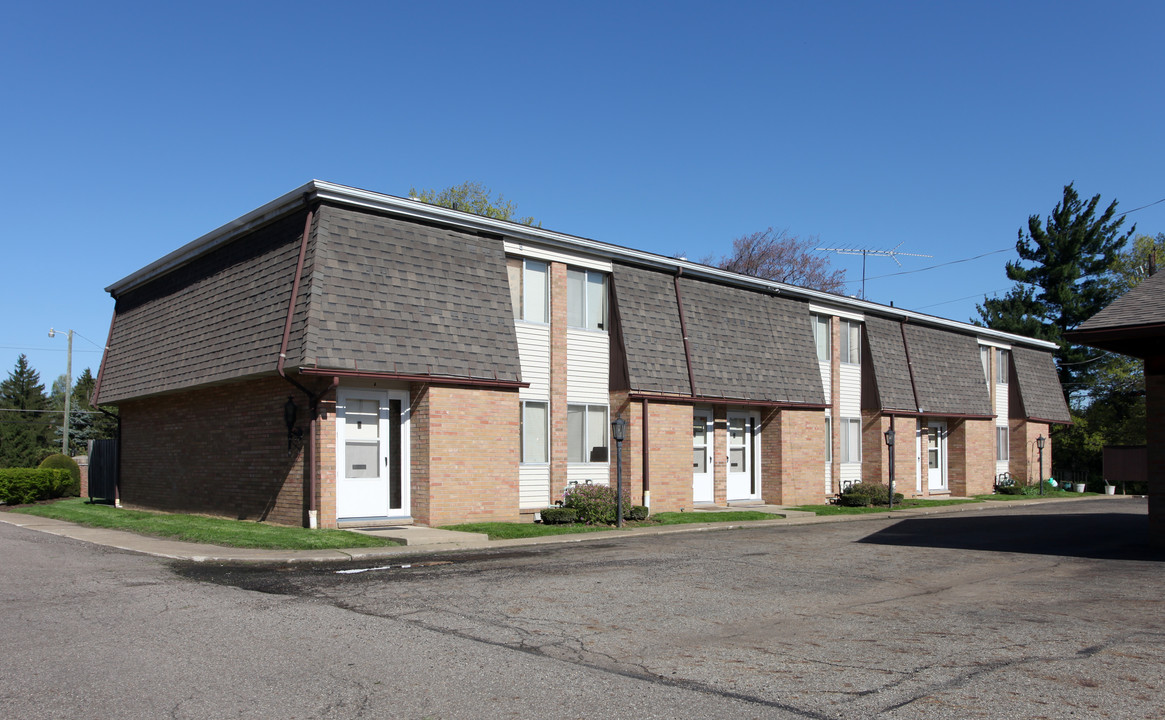 Granada Apartments in Canton, OH - Building Photo