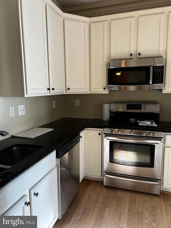 1731 Derrs Square W in Frederick, MD - Building Photo - Building Photo