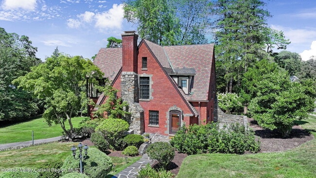 11 Seaman Rd in Poughkeepsie, NY - Building Photo - Building Photo