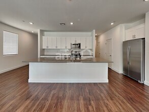 644 N Water St in Henderson, NV - Building Photo - Building Photo