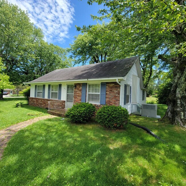 655 E 20th St in Cookeville, TN - Building Photo - Building Photo
