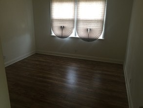 4555 W Wellington Ave in Chicago, IL - Building Photo - Building Photo