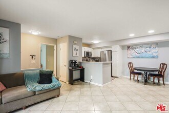 24474 Valle Del Oro in Santa Clarita, CA - Building Photo - Building Photo