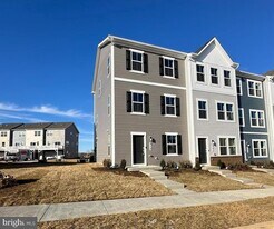 317 Short Br Dr in Ranson, WV - Building Photo