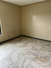 5 Elmira Ave in McAllen, TX - Building Photo - Building Photo
