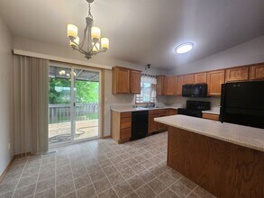 821 S Whitewood Ave in Sioux Falls, SD - Building Photo - Building Photo