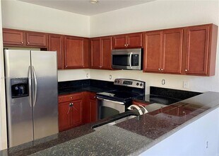 11289 NW 44th Terrace in Doral, FL - Building Photo - Building Photo