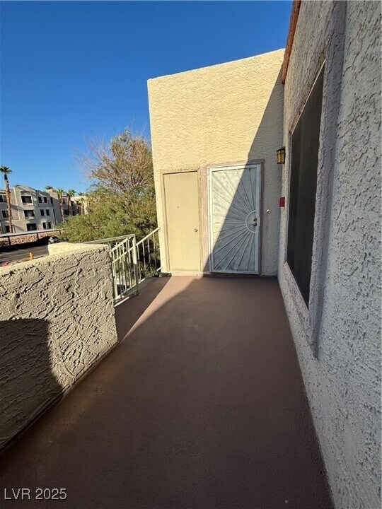 2068 Mesquite Ln in Laughlin, NV - Building Photo