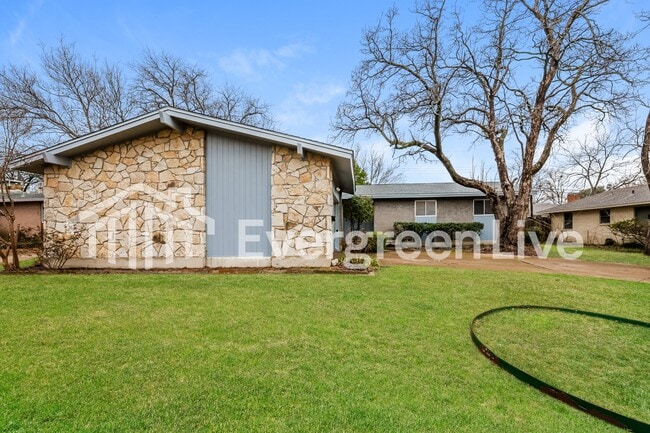 9538 Vinewood Dr in Dallas, TX - Building Photo - Building Photo