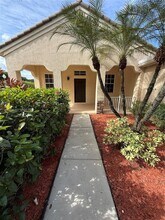 1007 Nandina Dr in Weston, FL - Building Photo - Building Photo