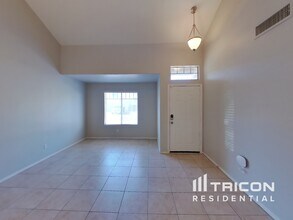 11328 W Hazelwood St in Phoenix, AZ - Building Photo - Building Photo