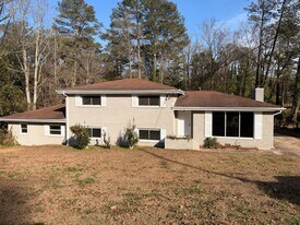 2416 Miriam Ln in Decatur, GA - Building Photo