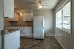 932 NE 86th St in Vancouver, WA - Building Photo