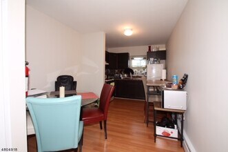365 Bloomfield Ave-Unit -3A in Verona, NJ - Foto de edificio - Building Photo
