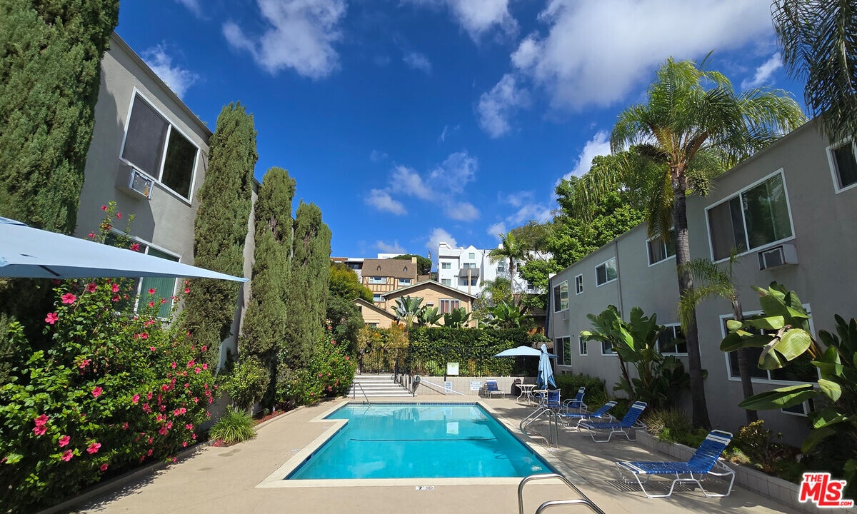 972 Larrabee St in West Hollywood, CA - Building Photo