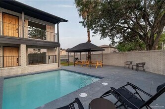 Primrose Residences: Comfort & Convenience in McAllen, TX - Building Photo - Building Photo
