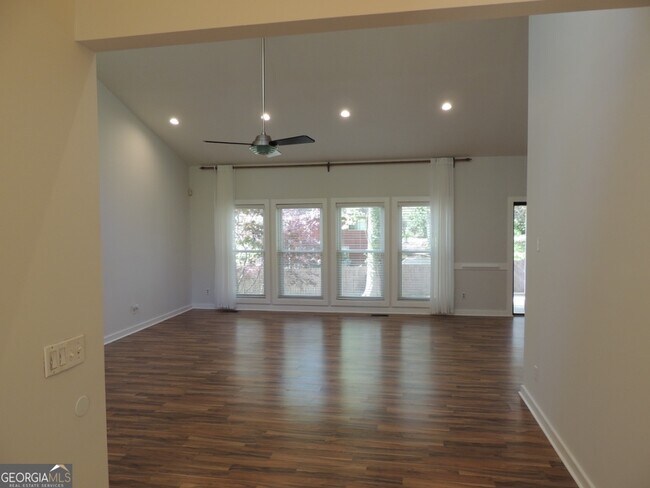 754 Post Rd Ln in Stone Mountain, GA - Building Photo - Building Photo