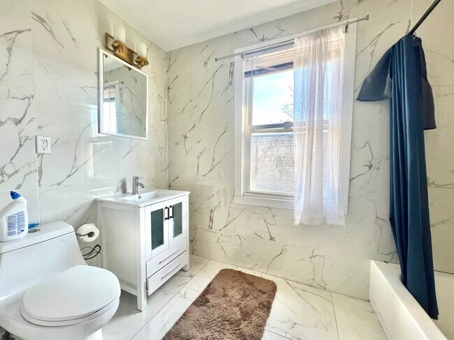 16 Lewis Ave in Jersey City, NJ - Building Photo - Building Photo