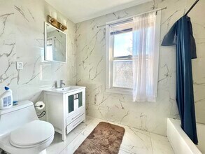 16 Lewis Ave in Jersey City, NJ - Building Photo - Building Photo