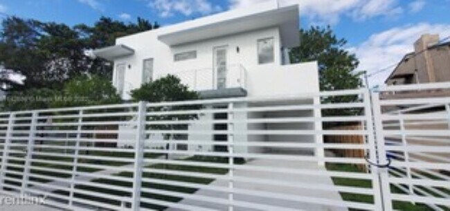 3787 Thomas Ave in Miami, FL - Building Photo - Building Photo