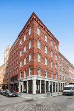 211 Front St in New York, NY - Building Photo - Building Photo