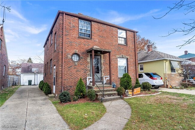 6151 Wareham Dr in Cleveland, OH - Foto de edificio - Building Photo