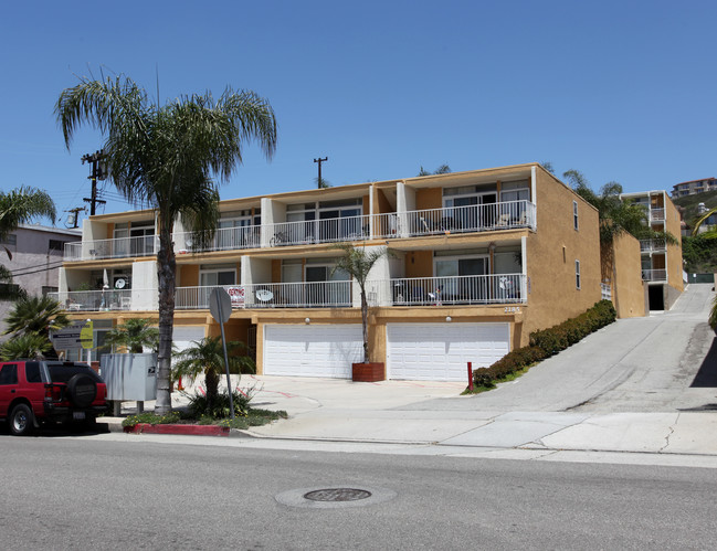 Ocean View Villas in Signal Hill, CA - Foto de edificio - Building Photo