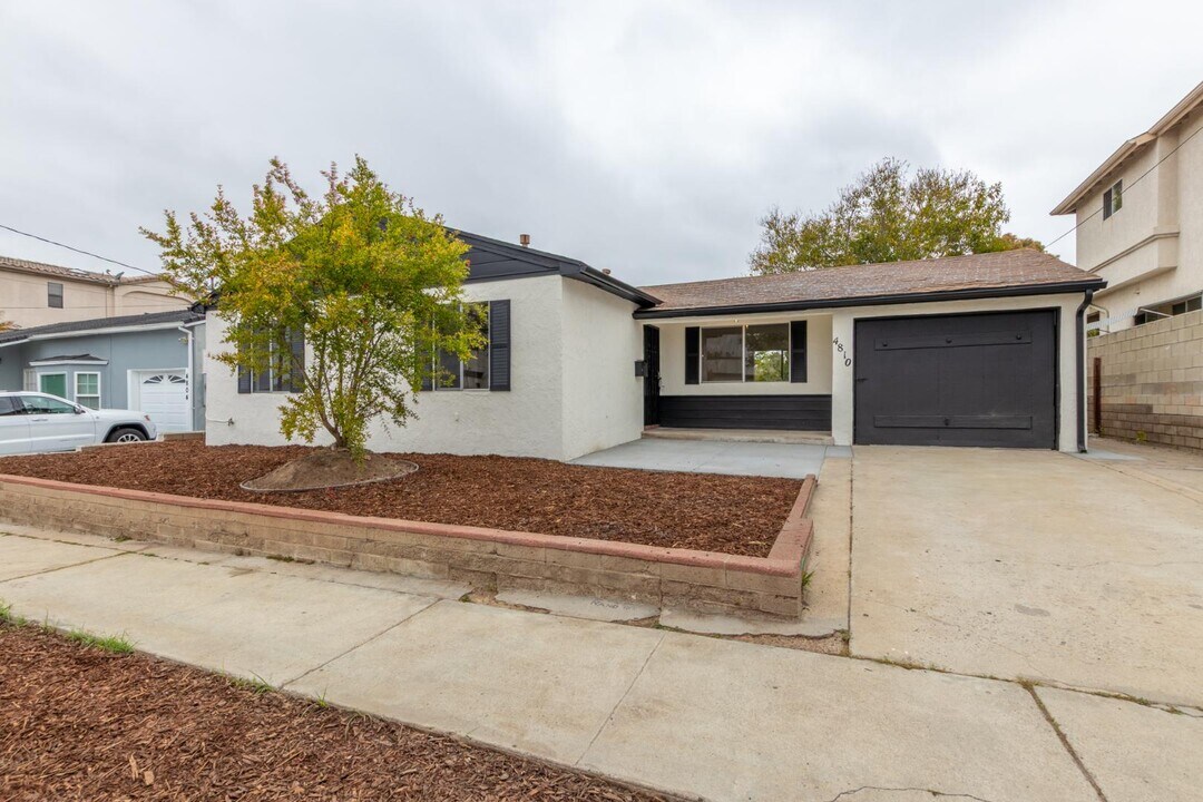 4810 Iroquois Ave in San Diego, CA - Building Photo