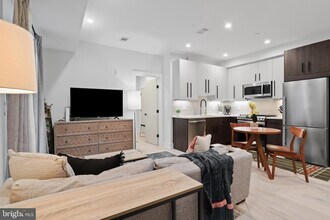 3933 14th St NW, Unit 2 in Washington, DC - Building Photo - Building Photo