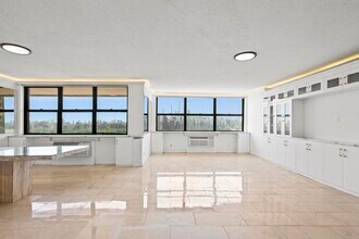 7004 JFK Blvd E in Guttenberg, NJ - Building Photo - Building Photo
