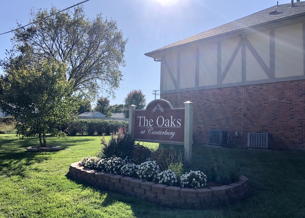 Oaks at Canterbury in Ottawa, KS - Foto de edificio