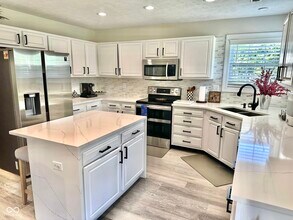 3517 White Cliff Way in Whitestown, IN - Building Photo - Building Photo