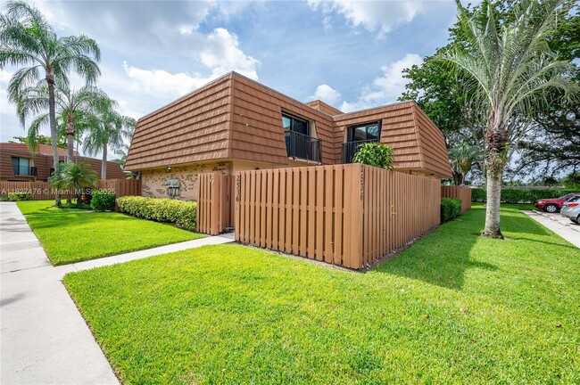 property at 2536 Camelot Ct