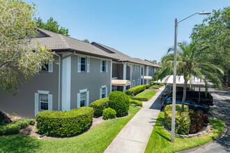 Bay Oaks Condominiums in Clearwater, FL - Building Photo - Building Photo