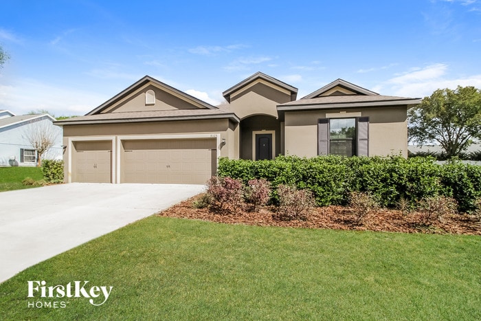 31123 Fairvista Dr in Tavares, FL - Building Photo