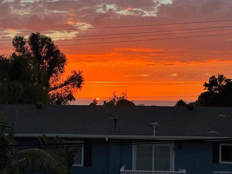 1305 Blue Sky Dr in Encinitas, CA - Foto de edificio
