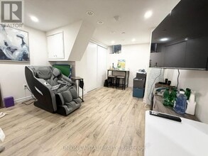 3079 Pharmacy Ave in Toronto, ON - Building Photo - Building Photo