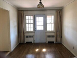 563 Albemarle Pl in Cedarhurst, NY - Building Photo - Building Photo