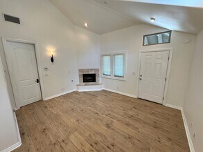 3707-3709 Telegraph Rd in Ventura, CA - Building Photo - Building Photo