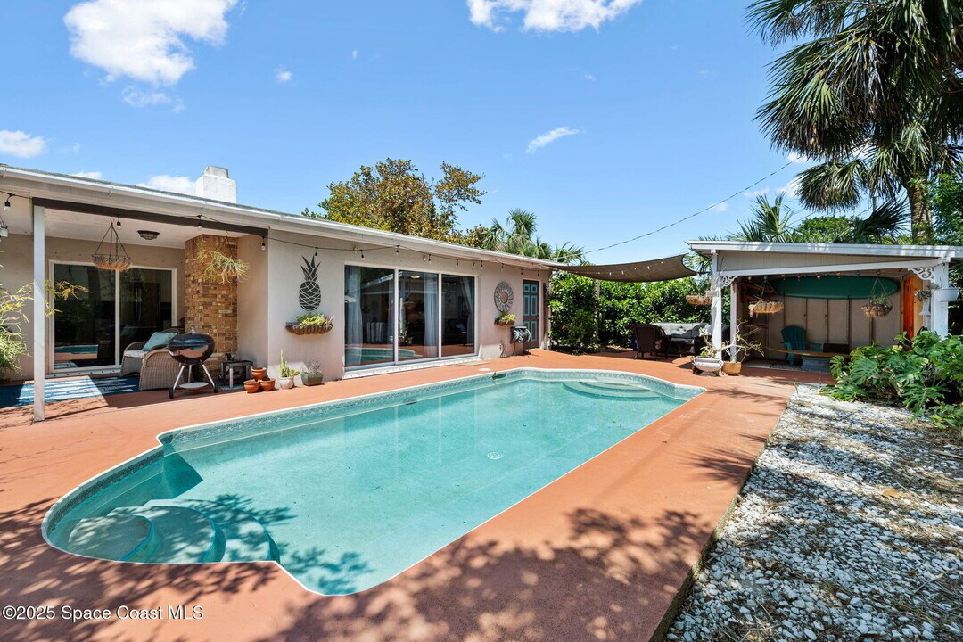 121 3rd Ave in Indialantic, FL - Building Photo