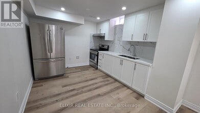 41 Blair Crescent in Barrie, ON - Building Photo - Building Photo