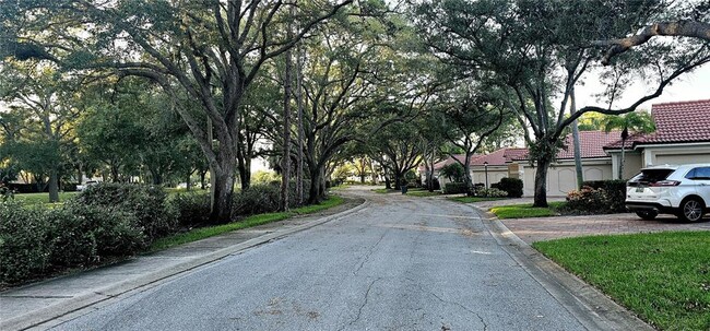 4026 Lyndhurst Ct in Sarasota, FL - Foto de edificio - Building Photo