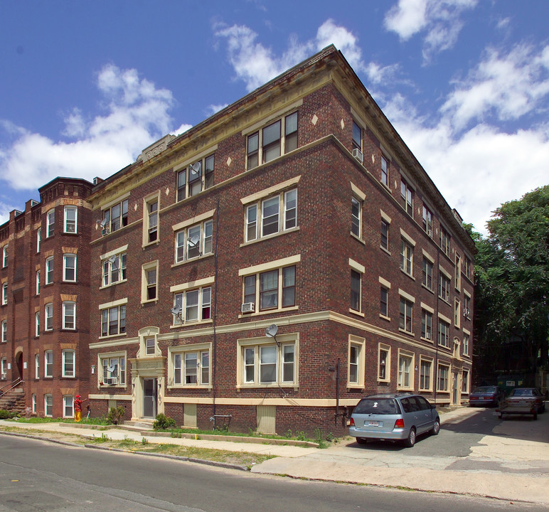 33-37 Spring St in Springfield, MA - Foto de edificio