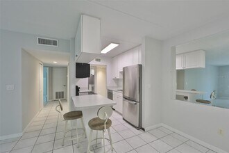 3325 Bayshore Blvd in Tampa, FL - Foto de edificio - Building Photo