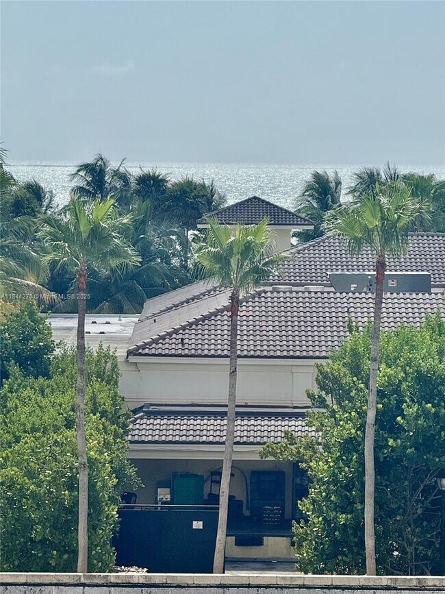 785 Crandon Blvd in Key Biscayne, FL - Building Photo - Building Photo