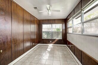 5004 Holt St in Bellaire, TX - Building Photo - Building Photo