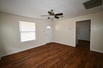 912 17th St in Lake Charles, LA - Building Photo - Building Photo