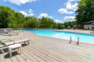 Cloverleaf Lake Townhouse Apartments in Richmond, VA - Building Photo - Building Photo